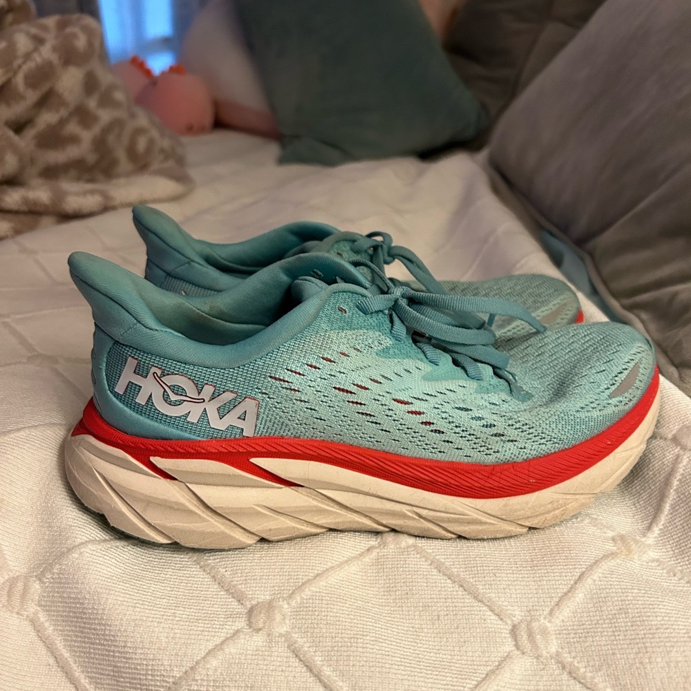 Blue hokas